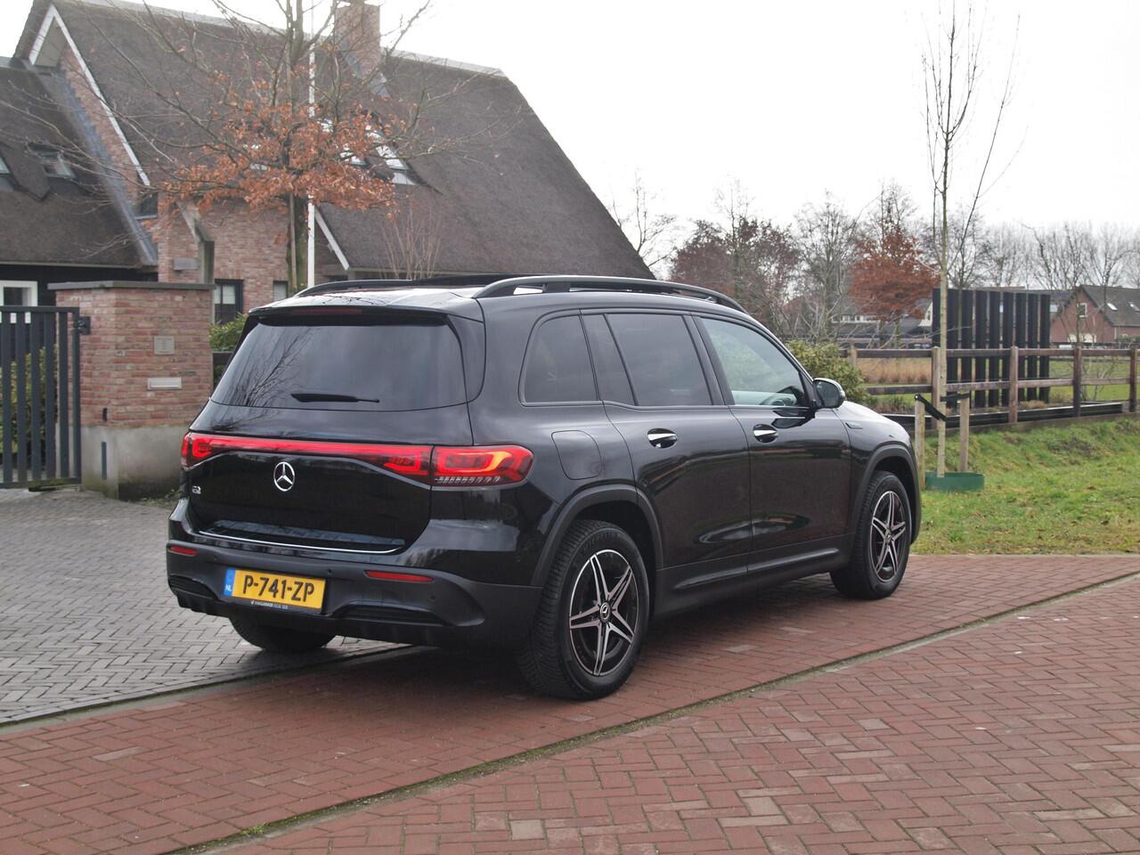 Mercedes-Benz EQB 250 AMG Line 67 kWh | SOH 95% | Panoramadak | Head-Up Display | 360 Camera | Sfeerverlichting |