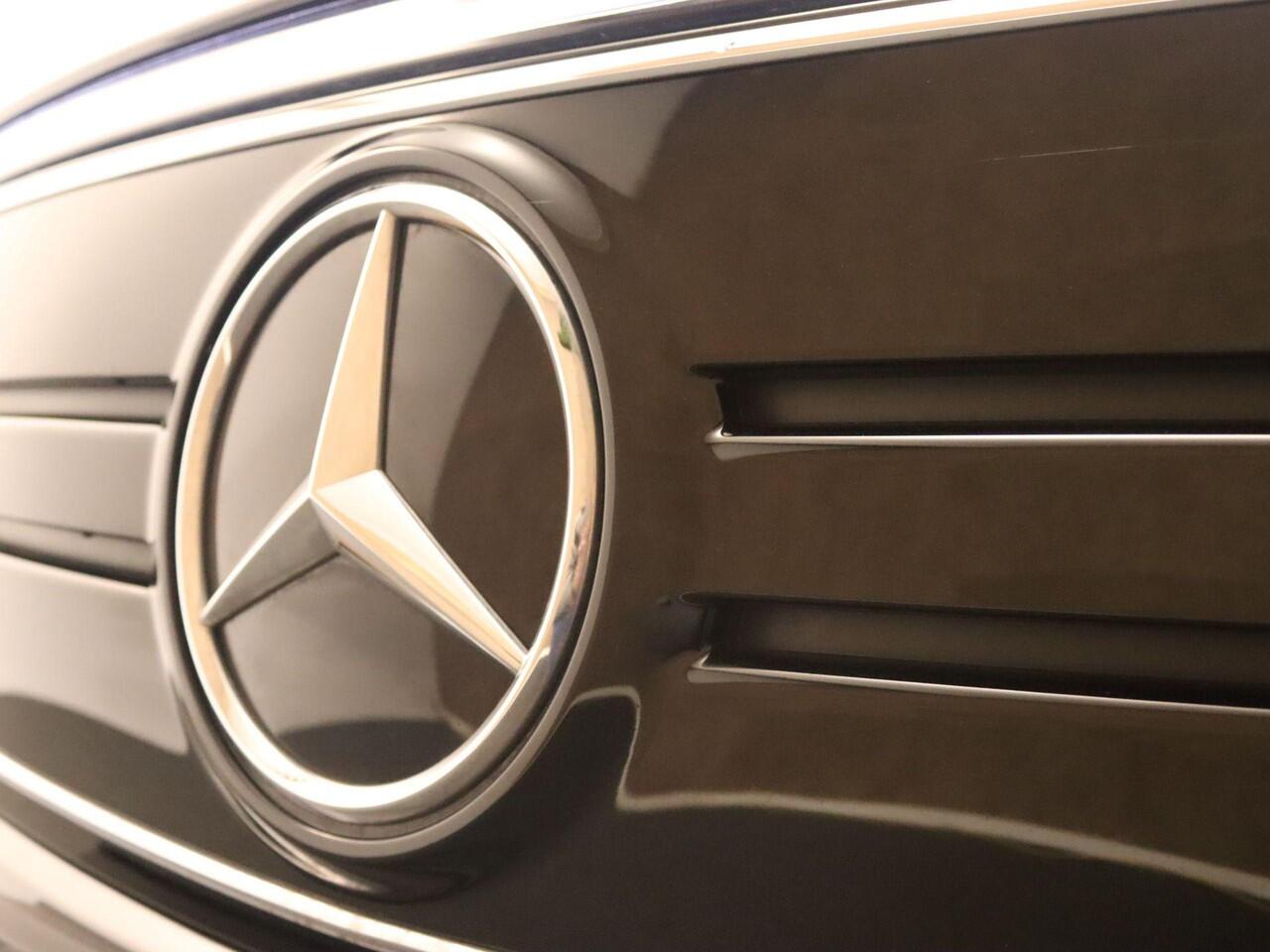 Mercedes-Benz EQB 250 Business Line 67 kWh - SOH 99% !!!- ELEKTRISCHE ACHTERKLEP - KEYLESS ENTRY/ START - 18 INCH LICHT METALEN VELGEN - NAVIGATIE - APPLE CARPLAY/ ANDROID AUTO - VOORSTOELEN VERWARMD - LAGE KILOMETERSTAND - ACHTERBANK VERSCHUIFBAAR