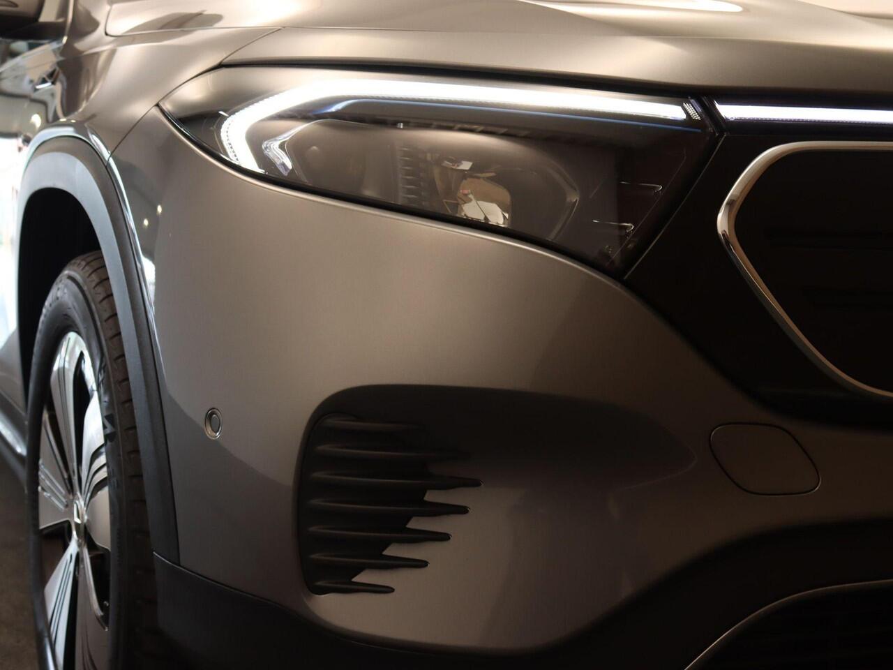 Mercedes-Benz EQB 250 Business Line 67 kWh - SOH 99% !!!- ELEKTRISCHE ACHTERKLEP - KEYLESS ENTRY/ START - 18 INCH LICHT METALEN VELGEN - NAVIGATIE - APPLE CARPLAY/ ANDROID AUTO - VOORSTOELEN VERWARMD - LAGE KILOMETERSTAND - ACHTERBANK VERSCHUIFBAAR