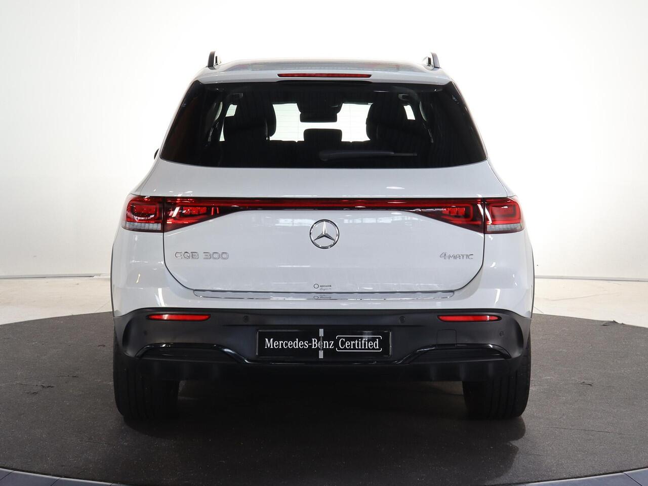 Mercedes-Benz EQB 300 4MATIC AMG Line 67 kWh | Night | Panoramadak | Burmester | 360 graden camera | Rijassistentiepakket |