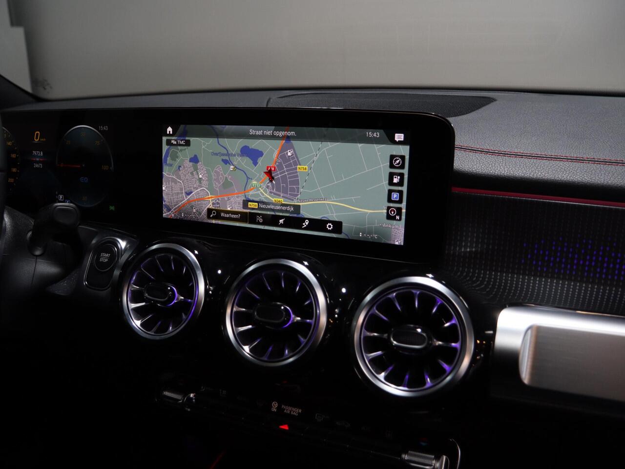 Mercedes-Benz EQB 300 4MATIC AMG Line 67 kWh | Night | Panoramadak | Burmester | 360 graden camera | Rijassistentiepakket |