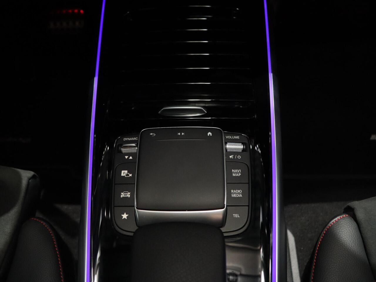 Mercedes-Benz EQB 300 4MATIC AMG Line 67 kWh | Night | Panoramadak | Burmester | 360 graden camera | Rijassistentiepakket |