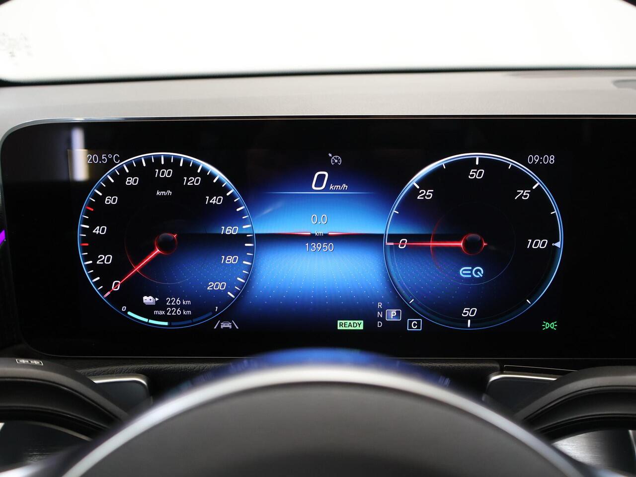 Mercedes-Benz EQB 250+ Business Edition 71 kWh | AMG Line | Nightpakket | 19-Inch | Stoelverwarming | MBUX