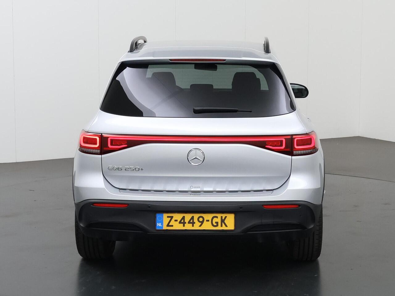 Mercedes-Benz EQB 250+ Business Edition 71 kWh | AMG Line | Nightpakket | 19-Inch | Stoelverwarming | MBUX