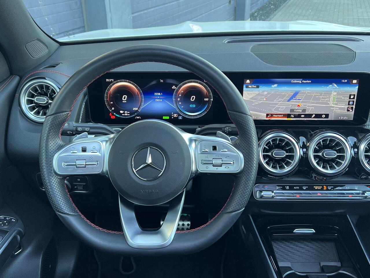 Mercedes-Benz EQB 250+ | AMG Line | Panoramadak | Night Pakket | Business Plus Pakket | Elektrisch Verstelbare Stoelen + Memory | Dodehoekassistent | 360° Camera | Advanced Sound System | Sfeerverlichting | Stoelverwarming