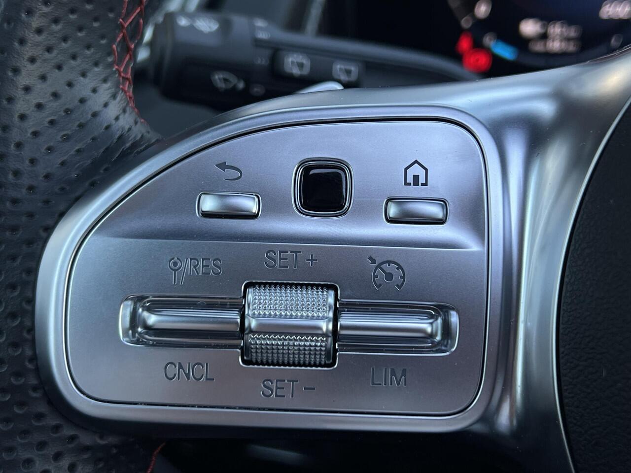 Mercedes-Benz EQB 250+ | AMG Line | Panoramadak | Night Pakket | Business Plus Pakket | Elektrisch Verstelbare Stoelen + Memory | Dodehoekassistent | 360° Camera | Advanced Sound System | Sfeerverlichting | Stoelverwarming