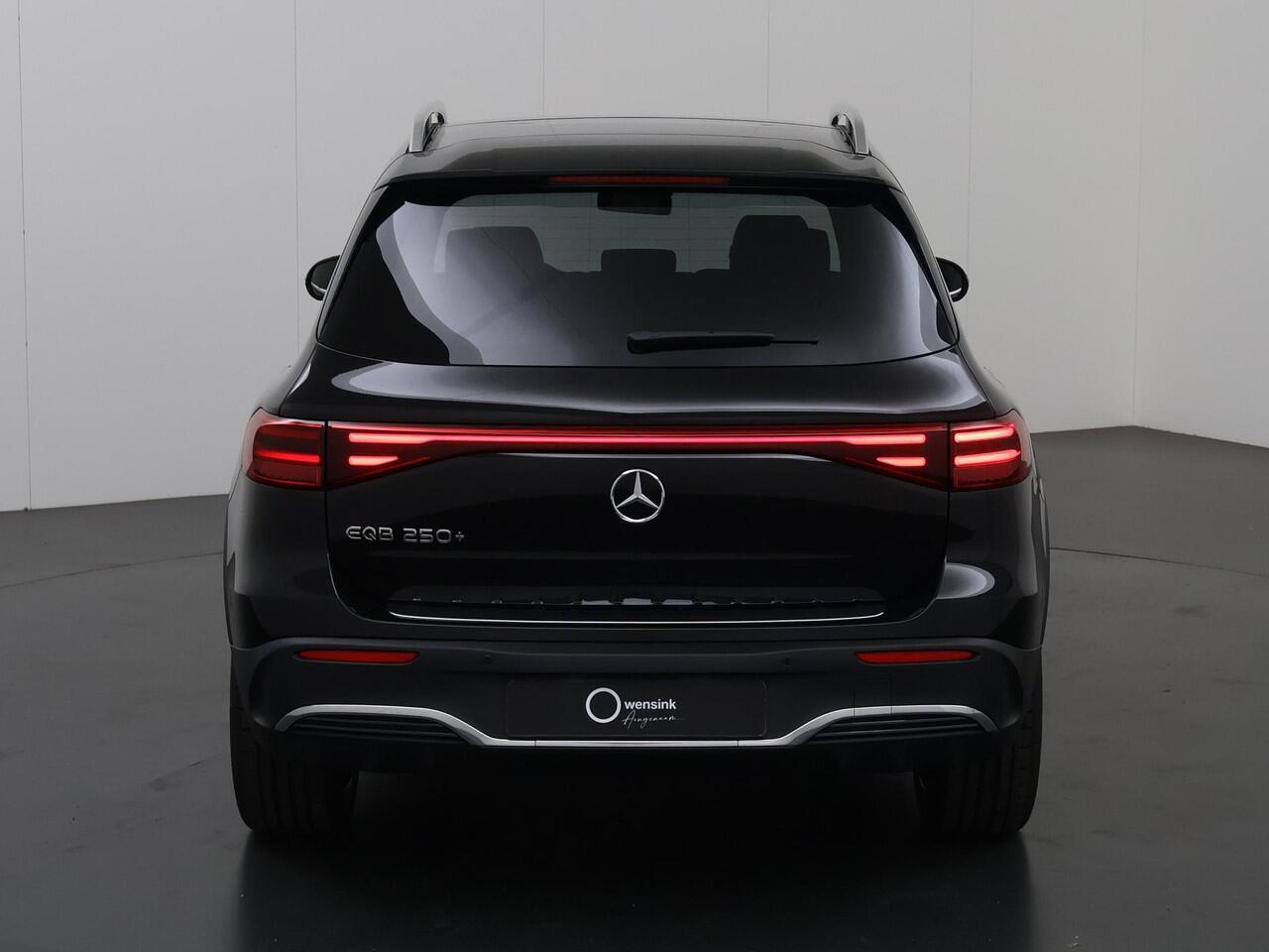 Mercedes-Benz EQB 250+ AMG Line 360 Camera | Panorama dak | 20 inch Lm Velgen | Elek stoel bediening | Headup display | Apple Carplay | Dodehoek ass.