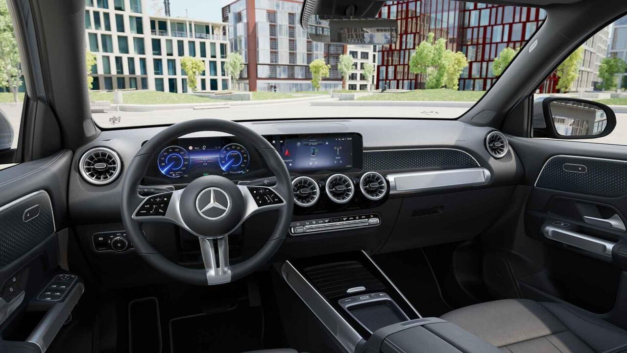 Mercedes-Benz EQB 250+ Luxury Line 71 kWh | Panoramadak | Sfeerverlichting | 19 inch Velgen | Getint glas | 7 persoons uitvoering