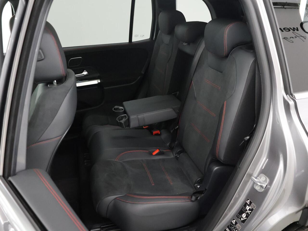 Mercedes-Benz EQB 250+ AMG Line 71 kWh | 7-Pers | Panoramadak | Dodehoek Assistent | Elektrische Stoelen met Memory | 360 Camera | Burmester Surround System | Apple Carplay/Android Auto |