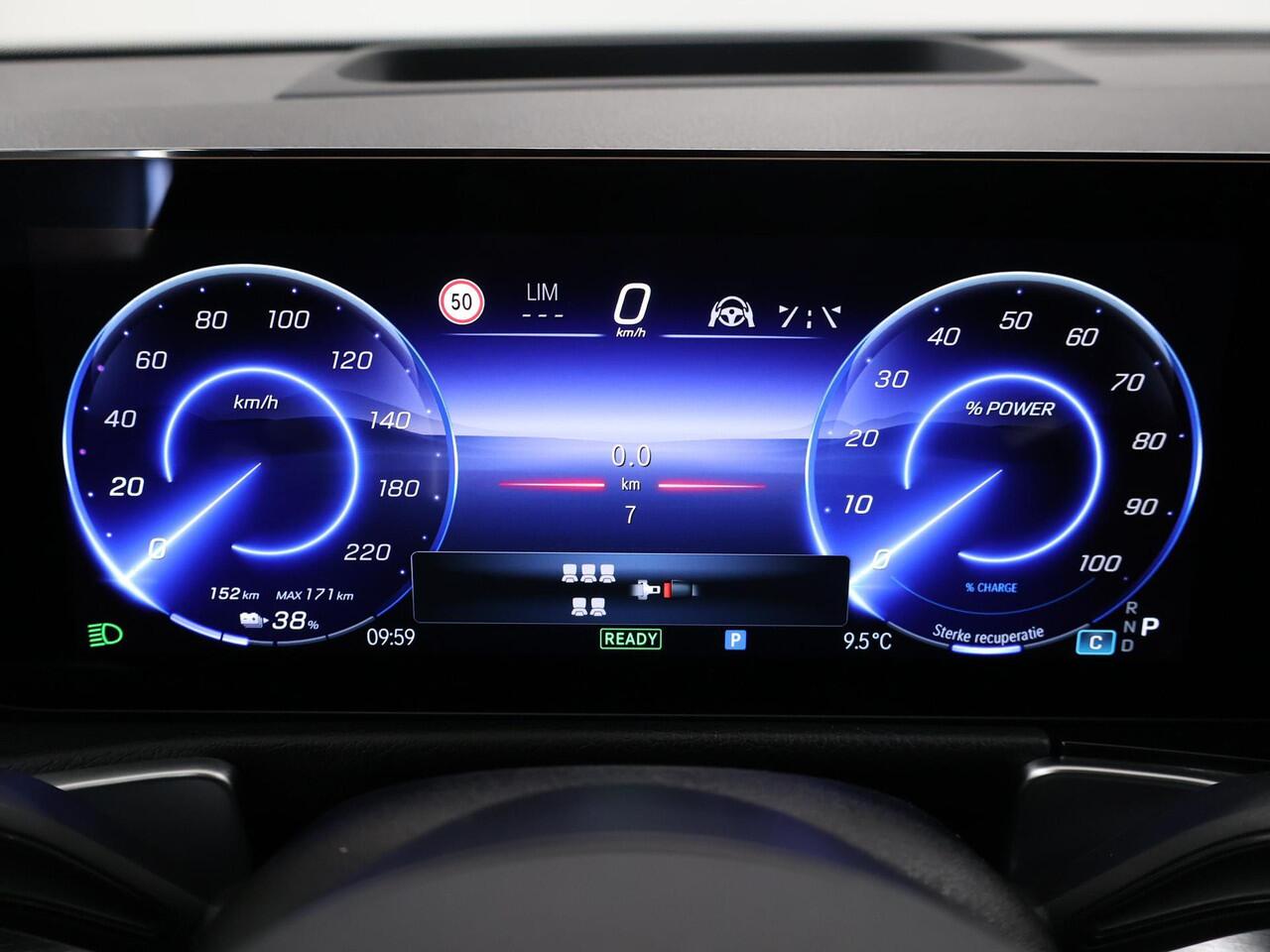 Mercedes-Benz EQB 250+ AMG Line 71 kWh | 7-Pers | Panoramadak | Dodehoek Assistent | Elektrische Stoelen met Memory | 360 Camera | Burmester Surround System | Apple Carplay/Android Auto |