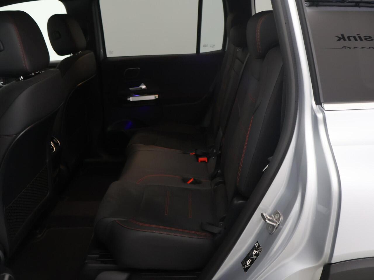 Mercedes-Benz EQB 250+ AMG Line 71 kWh | Panoramaschuifdak | Head-up display | Keyless go | Verstelbare demping| Smartphone-integratie |