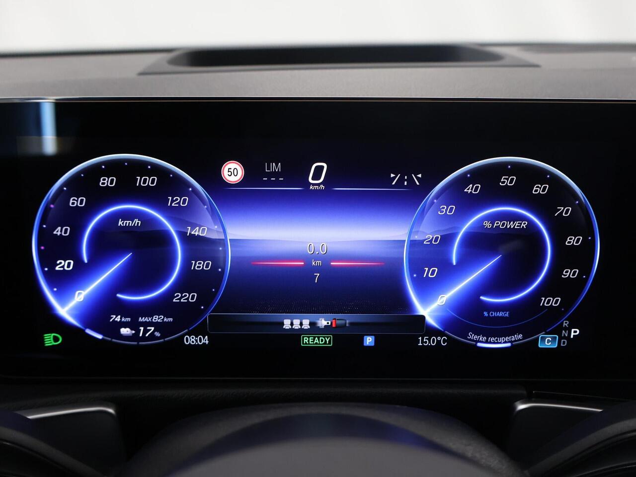 Mercedes-Benz EQB 250+ AMG Line 71 kWh | Panoramaschuifdak | Head-up display | Keyless go | Verstelbare demping| Smartphone-integratie |