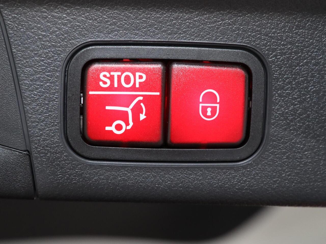 Mercedes-Benz EQB 250+ Business Solution AMG 71 kWh | Panoramadak | Trekhaak | Burmester | Memory stoelen | Head-up display | Sfeerverlichting | Winter pakket |