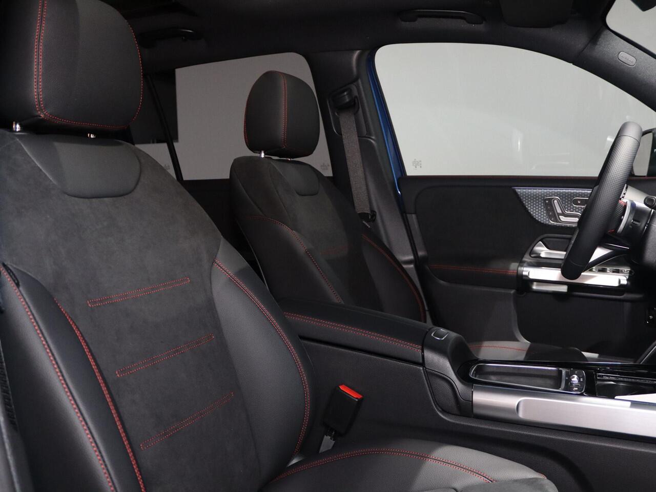 Mercedes-Benz EQB 250+ AMG Line 71 kWh | Premium Pakket | Rij-assistentiepakket | Nightpakket | Winterpakket | Panorama-schuifdak | Verstelbare Demping |