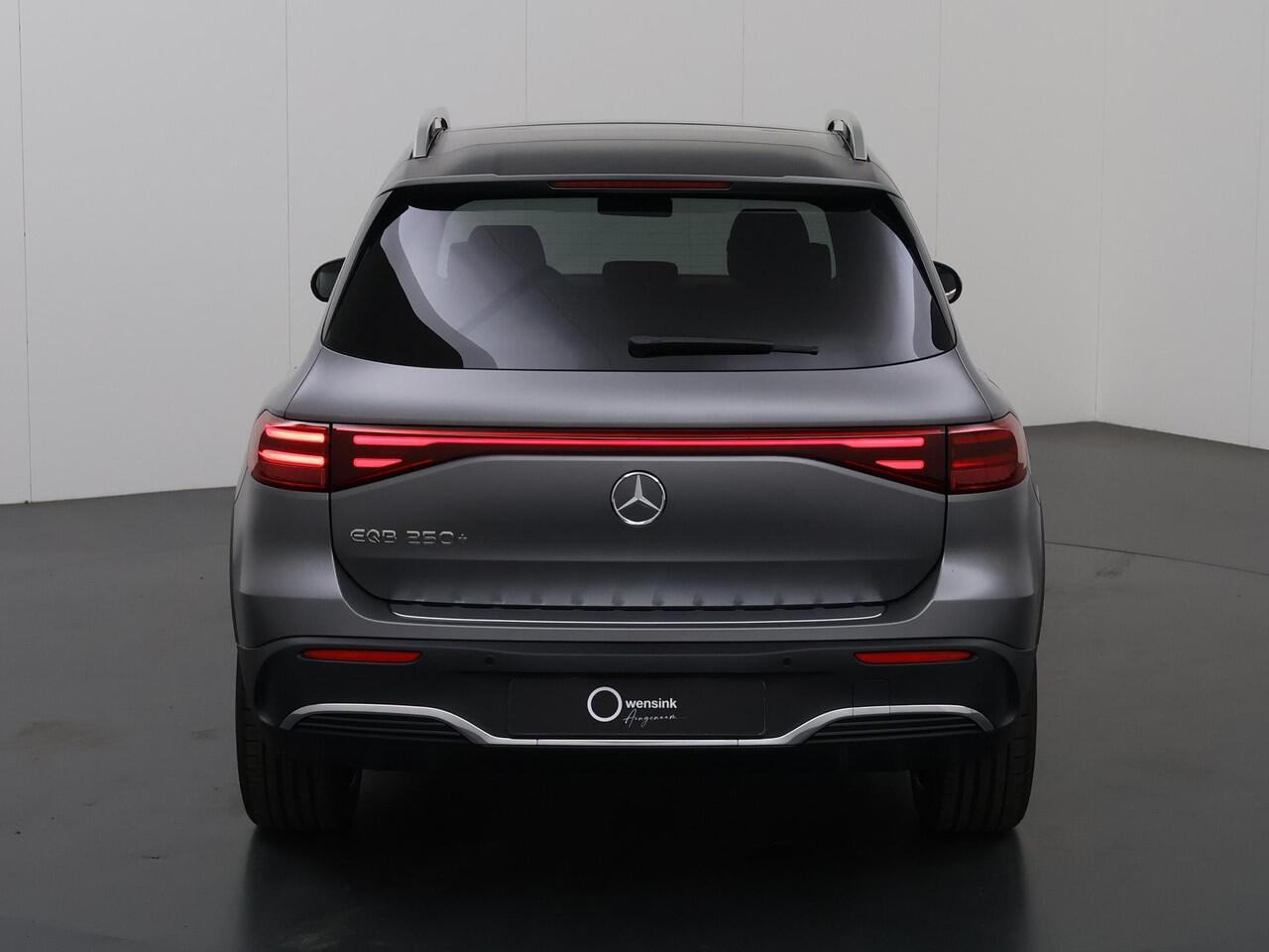 Mercedes-Benz EQB 250+ AMG Line 71 kWh | Premium pakket | 20-Inch | Panoramadak | Memory pakket | Burmester Sound | Adapt. demping | Apple Car Play | HUD | Keyless-Go | 360 graden