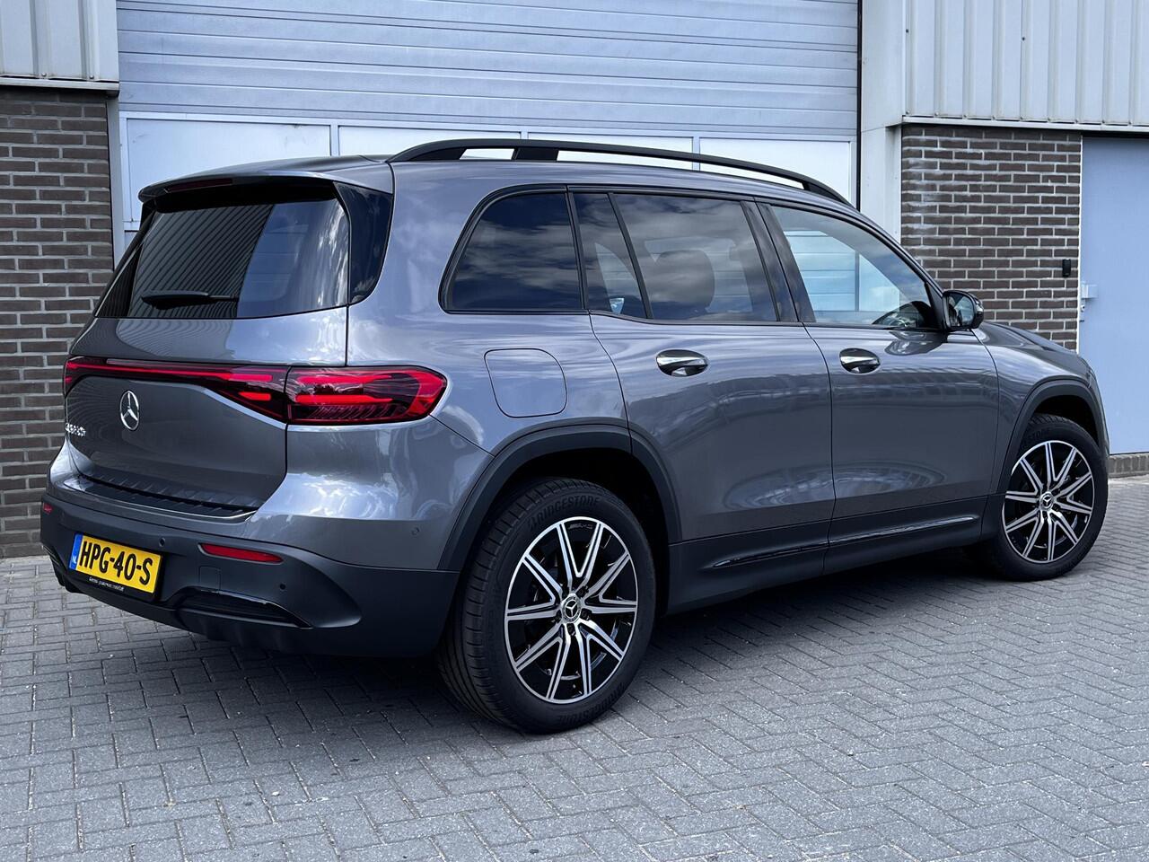 Mercedes-Benz EQB 250+ Business Solution AMG | Panoramadak | Night Pakket | Burmester Surround Sound | 360° Camera | Head-up Display | Dodehoekassistent | Elektrisch Verstelbare Stoelen + Memory | Stoelverwarming | Sfeerverlichting | Apple CarPlay | Android Auto