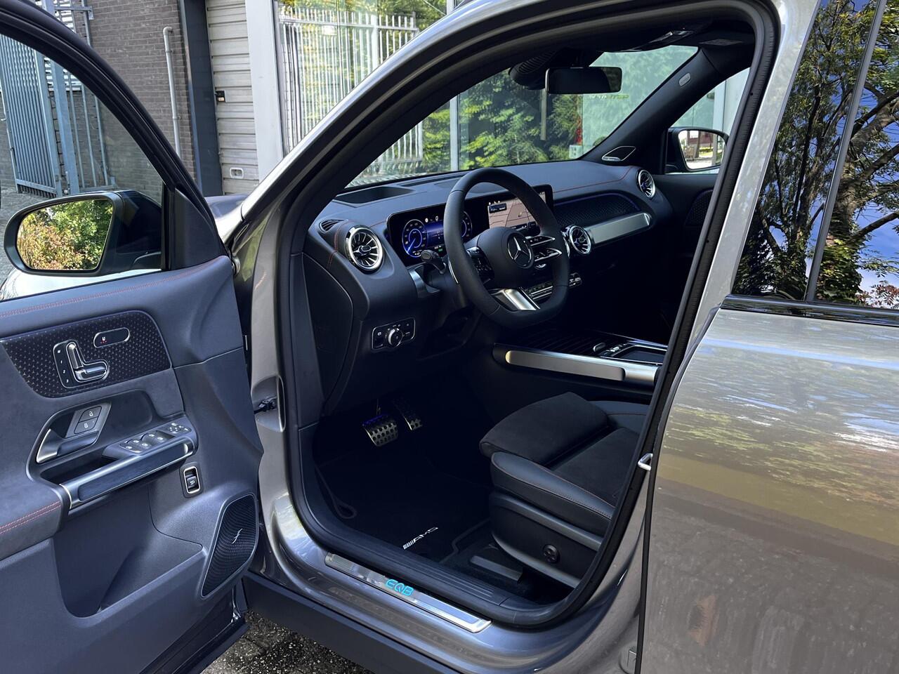 Mercedes-Benz EQB 250+ Business Solution AMG | Panoramadak | Night Pakket | Burmester Surround Sound | 360° Camera | Head-up Display | Dodehoekassistent | Elektrisch Verstelbare Stoelen + Memory | Stoelverwarming | Sfeerverlichting | Apple CarPlay | Android Auto