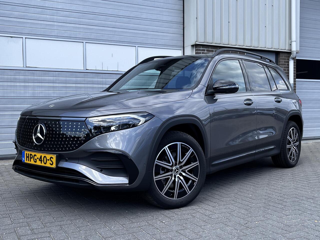 Mercedes-Benz EQB 250+ Business Solution AMG | Panoramadak | Night Pakket | Burmester Surround Sound | 360° Camera | Head-up Display | Dodehoekassistent | Elektrisch Verstelbare Stoelen + Memory | Stoelverwarming | Sfeerverlichting | Apple CarPlay | Android Auto