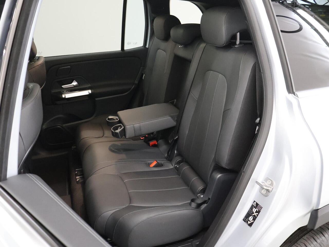 Mercedes-Benz EQB 250+ Luxury Line 71 kWh | 7-Pers | Panoramaschuifdak | Winter-pakket | Elektrisch verstelbare stoelen | 360 graden camera |