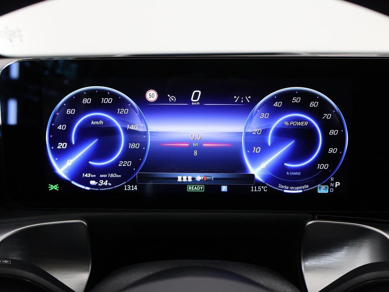 Mercedes-Benz EQB 250+ AMG Line 71 kWh | Panoramaschuifdak | Head-up display | Burmester | 360 graden camera |