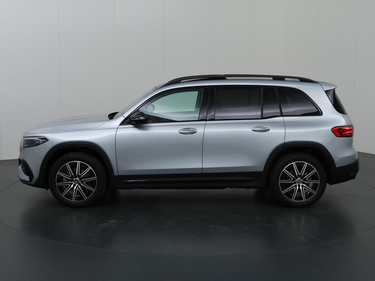 Mercedes-Benz EQB 250+ AMG Line 71 kWh | Panoramaschuifdak | Head-up display | Burmester | 360 graden camera |