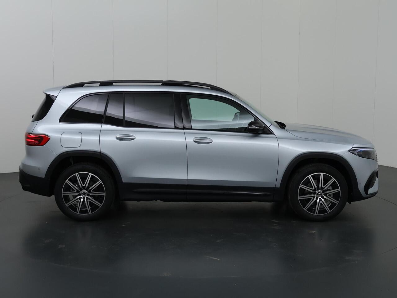 Mercedes-Benz EQB 250+ AMG Line 71 kWh | Panoramaschuifdak | Head-up display | Burmester | 360 graden camera |