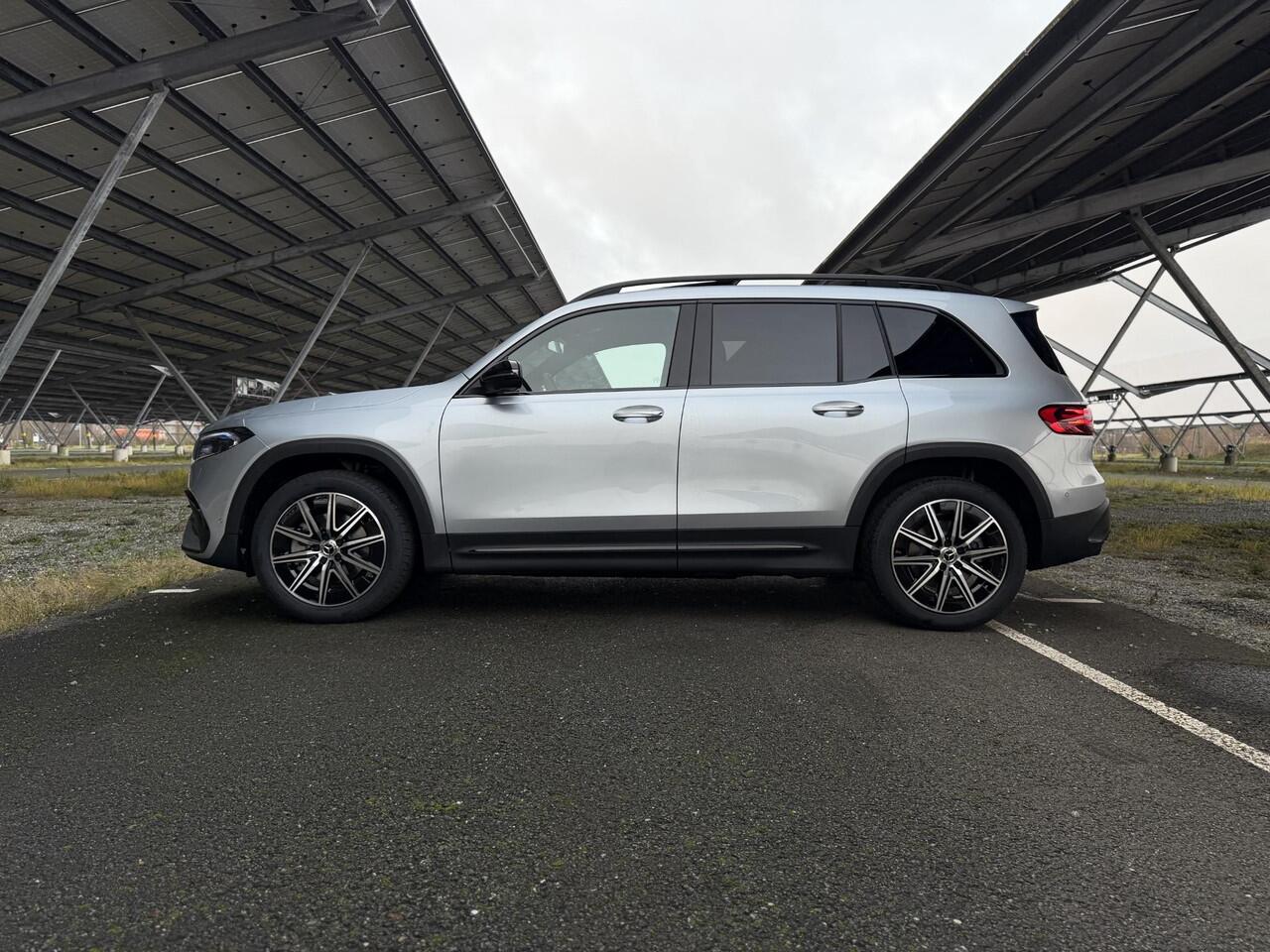 Mercedes-Benz EQB 250+ Business Solution AMG 71 kWh | Night | Panoramadak | Burmester | Memory stoelen | 360 camera | Sfeerverlichting |