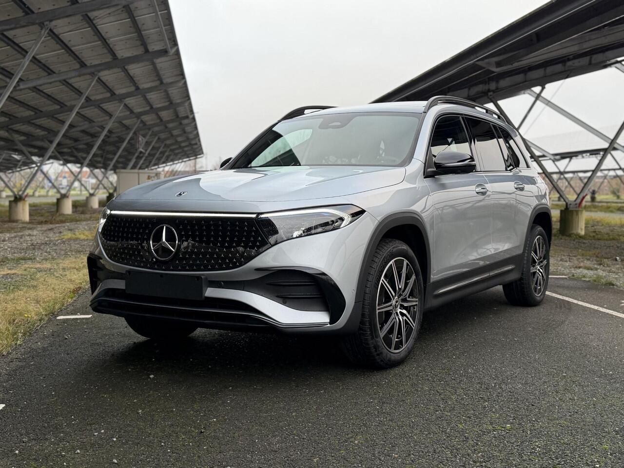 Mercedes-Benz EQB 250+ Business Solution AMG 71 kWh | Night | Panoramadak | Burmester | Memory stoelen | 360 camera | Sfeerverlichting |