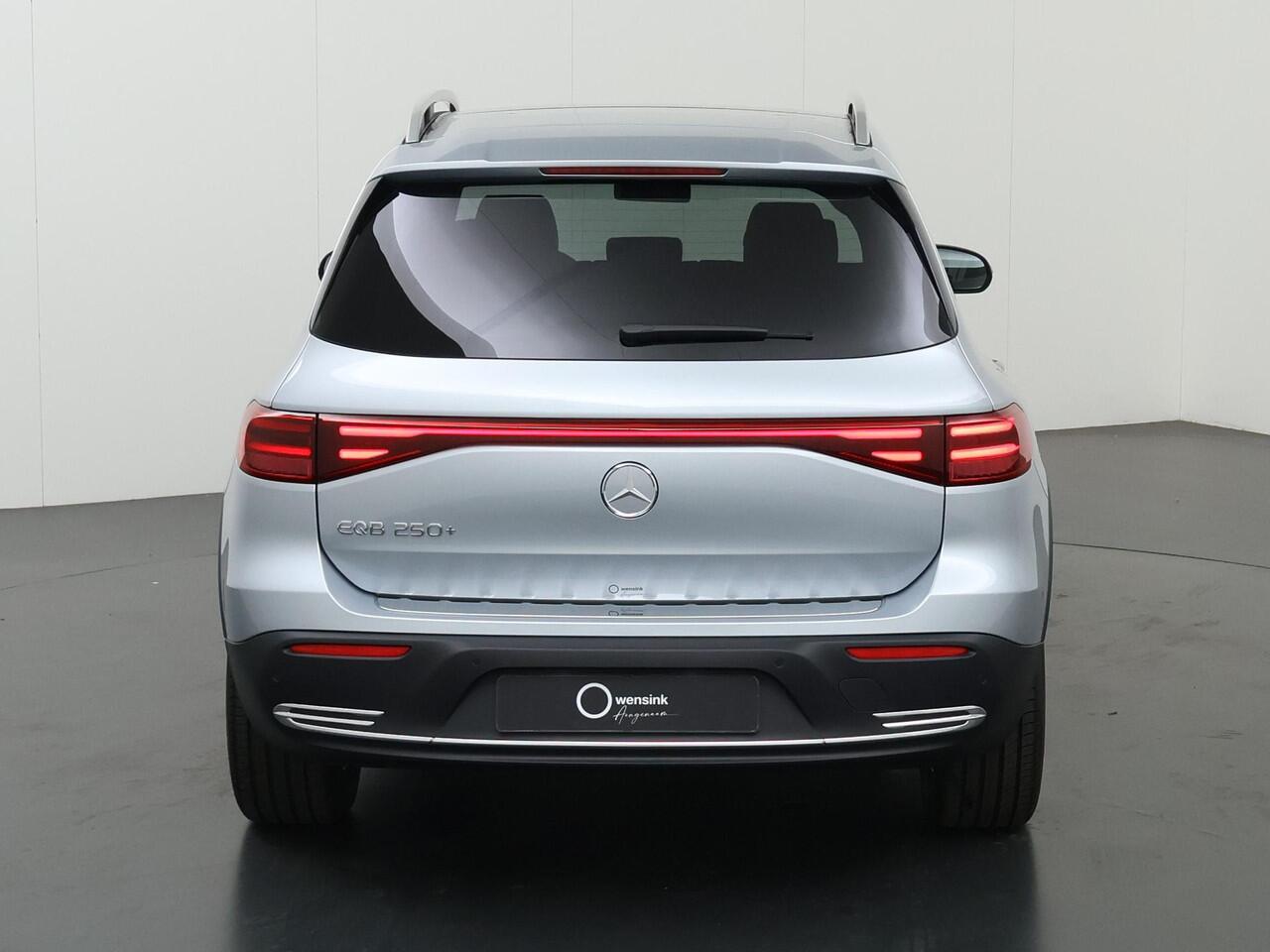 Mercedes-Benz EQB 250+ Luxury Line 71 kWh | Panoramadak | Winter Pakket | Car Play | Sfeerverlichting |