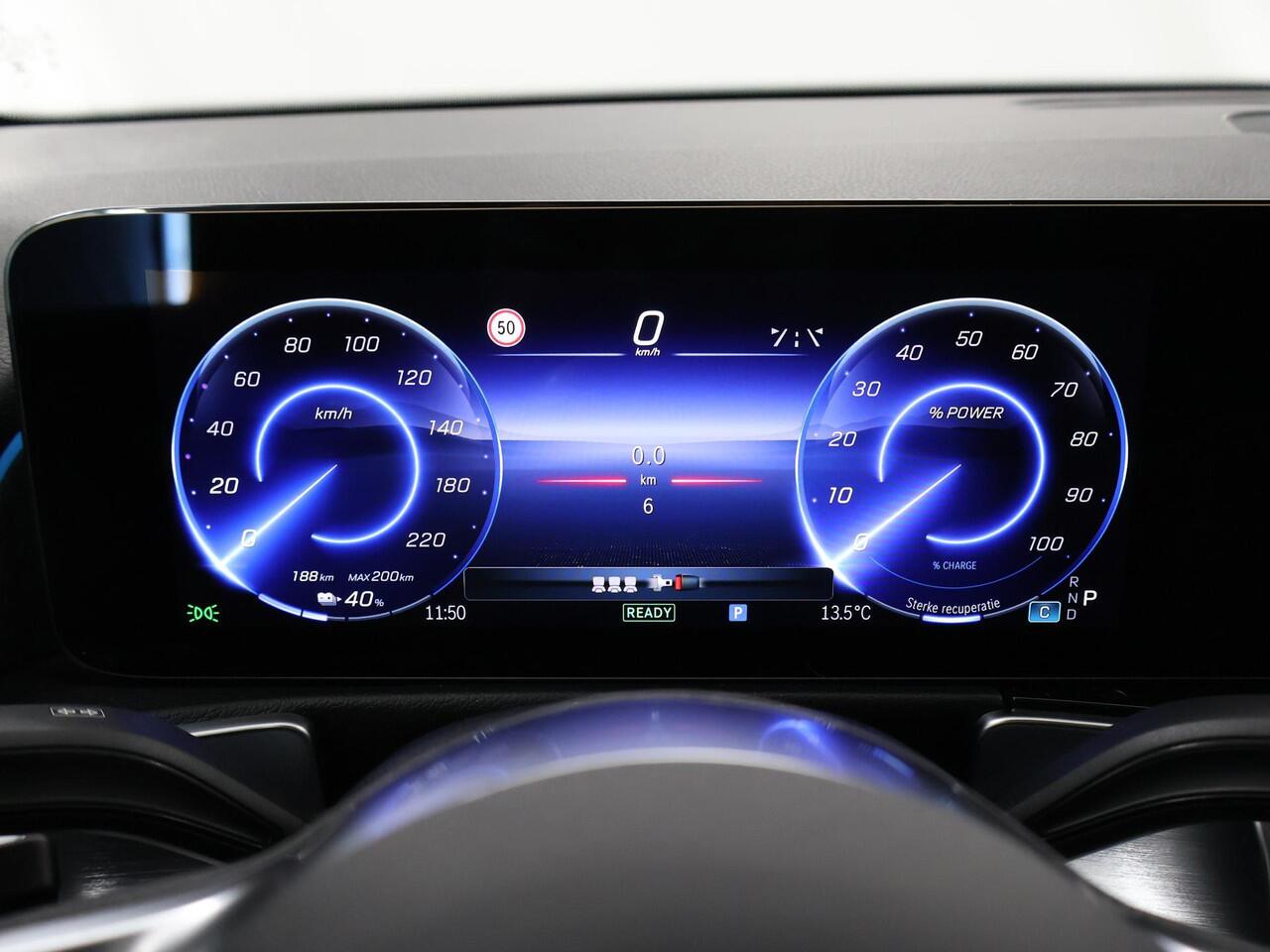 Mercedes-Benz EQB 250+ Luxury Line 71 kWh | 7-Pers | Panoramaschuifdak | Winter-pakket | Elektrisch verstelbare stoelen | 360 graden camera |