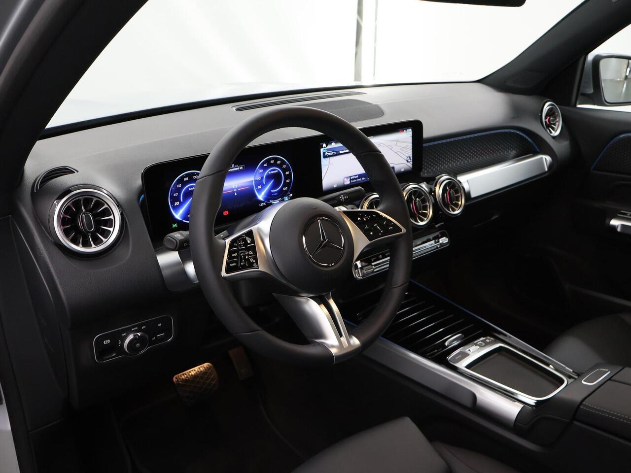 Mercedes-Benz EQB 250+ Luxury Line 71 kWh | 7-Pers | Panoramaschuifdak | Winter-pakket | Elektrisch verstelbare stoelen | 360 graden camera |