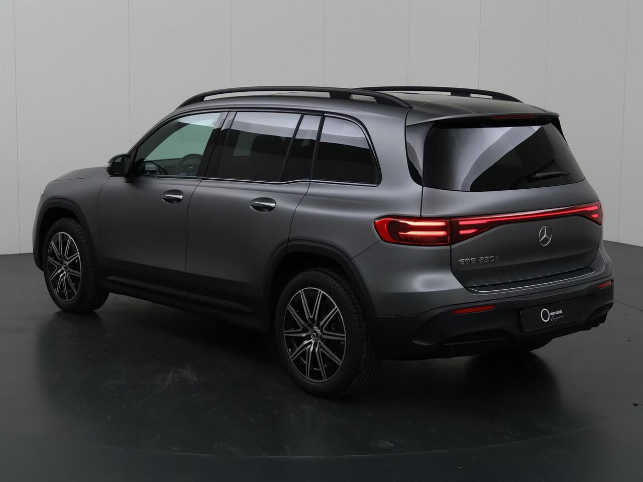 Mercedes-Benz EQB 250+ AMG Line 71 kWh | Night | Panoramadak | Sfeerverlichting | Stoelverwarming | 360 camera |