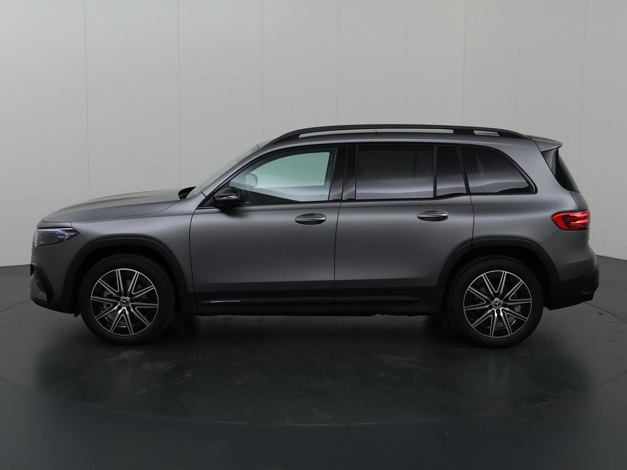 Mercedes-Benz EQB 250+ AMG Line 71 kWh | Night | Panoramadak | Sfeerverlichting | Stoelverwarming | 360 camera |