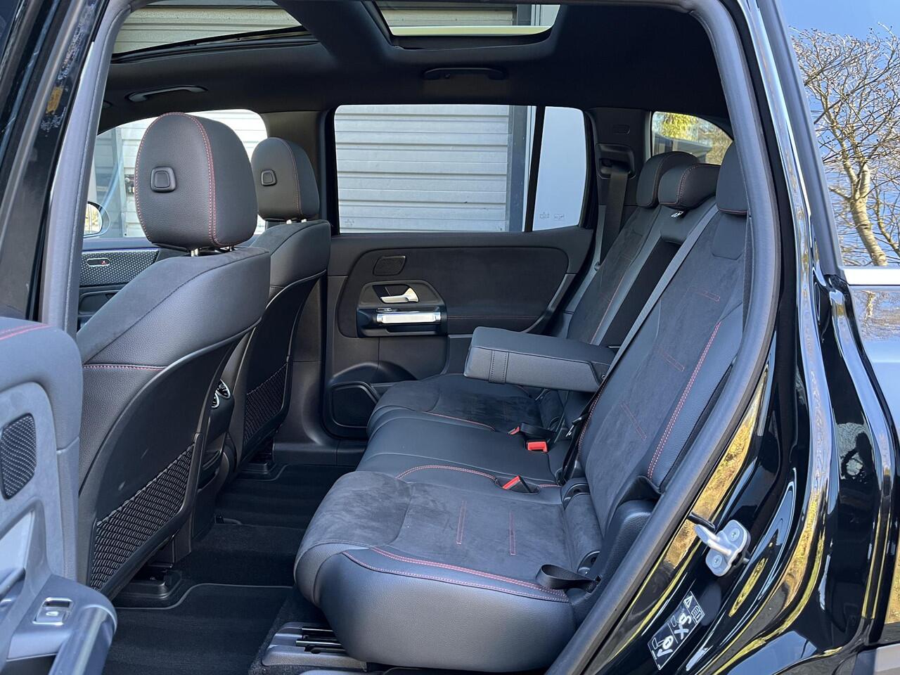Mercedes-Benz EQB 250+ AMG | Panoramadak | Dodehoekassistent | Donkergetint Glas Achter | Apple CarPlay | Android Auto | Advanced Sound System | Sfeerverlichting | Stoelverwarming | Verschuifbare Achterstoelen | Elektrisch Inklapbare Buitenspiegels