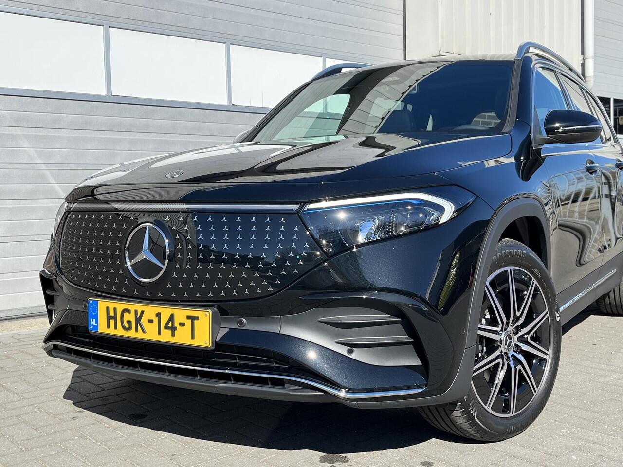 Mercedes-Benz EQB 250+ AMG | Panoramadak | Dodehoekassistent | Donkergetint Glas Achter | Apple CarPlay | Android Auto | Advanced Sound System | Sfeerverlichting | Stoelverwarming | Verschuifbare Achterstoelen | Elektrisch Inklapbare Buitenspiegels