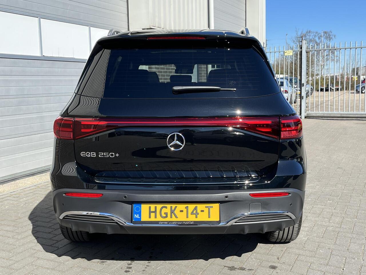 Mercedes-Benz EQB 250+ AMG | Panoramadak | Dodehoekassistent | Donkergetint Glas Achter | Apple CarPlay | Android Auto | Advanced Sound System | Sfeerverlichting | Stoelverwarming | Verschuifbare Achterstoelen | Elektrisch Inklapbare Buitenspiegels
