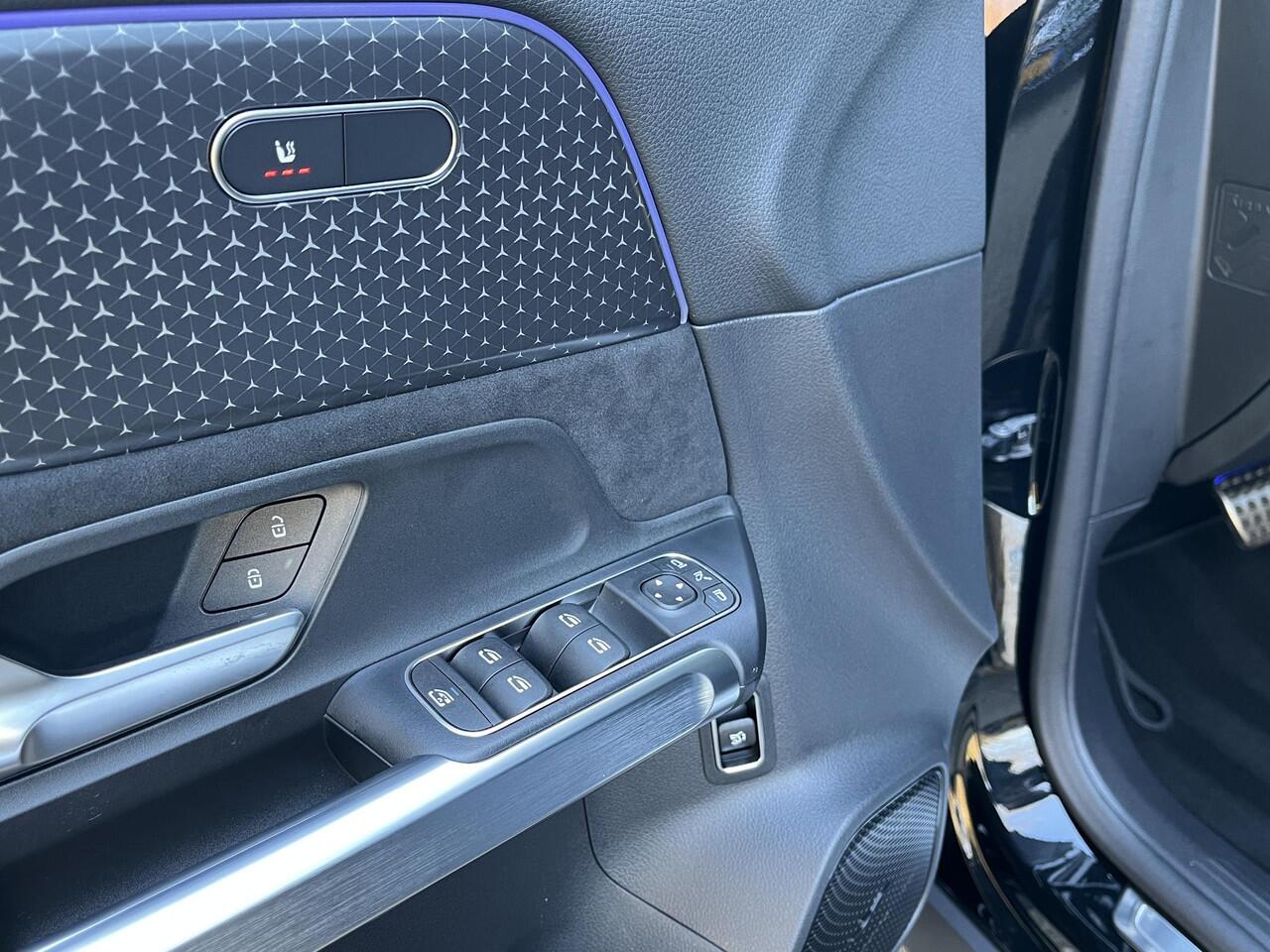 Mercedes-Benz EQB 250+ AMG | Panoramadak | Dodehoekassistent | Donkergetint Glas Achter | Apple CarPlay | Android Auto | Advanced Sound System | Sfeerverlichting | Stoelverwarming | Verschuifbare Achterstoelen | Elektrisch Inklapbare Buitenspiegels