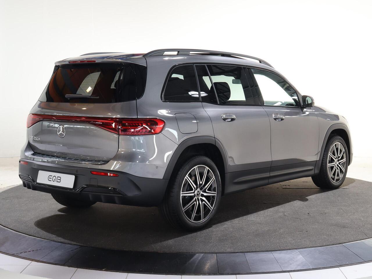 Mercedes-Benz EQB 250+ AMG Line 71 kWh | Panoramaschuifdak| 360-Camera | Dodehoekassistent | DAB+ | Led-Koplampen |