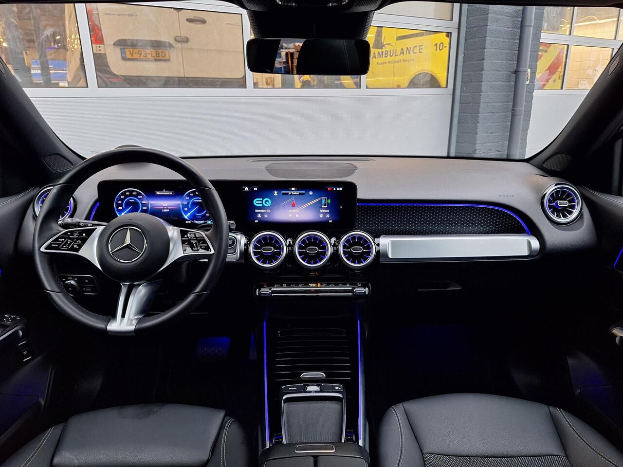 Mercedes-Benz EQB 250+ LIMITED 7-persoons 71 kWh | Panoramadak | Achteruitrijcamera | Cruise Control | Sfeerverlichting | Stoelverwarming | Dodehoekassistentie | Elektrische achterklep