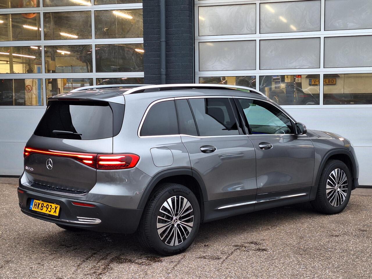 Mercedes-Benz EQB 250+ LIMITED 7-persoons 71 kWh | Panoramadak | Achteruitrijcamera | Cruise Control | Sfeerverlichting | Stoelverwarming | Dodehoekassistentie | Elektrische achterklep