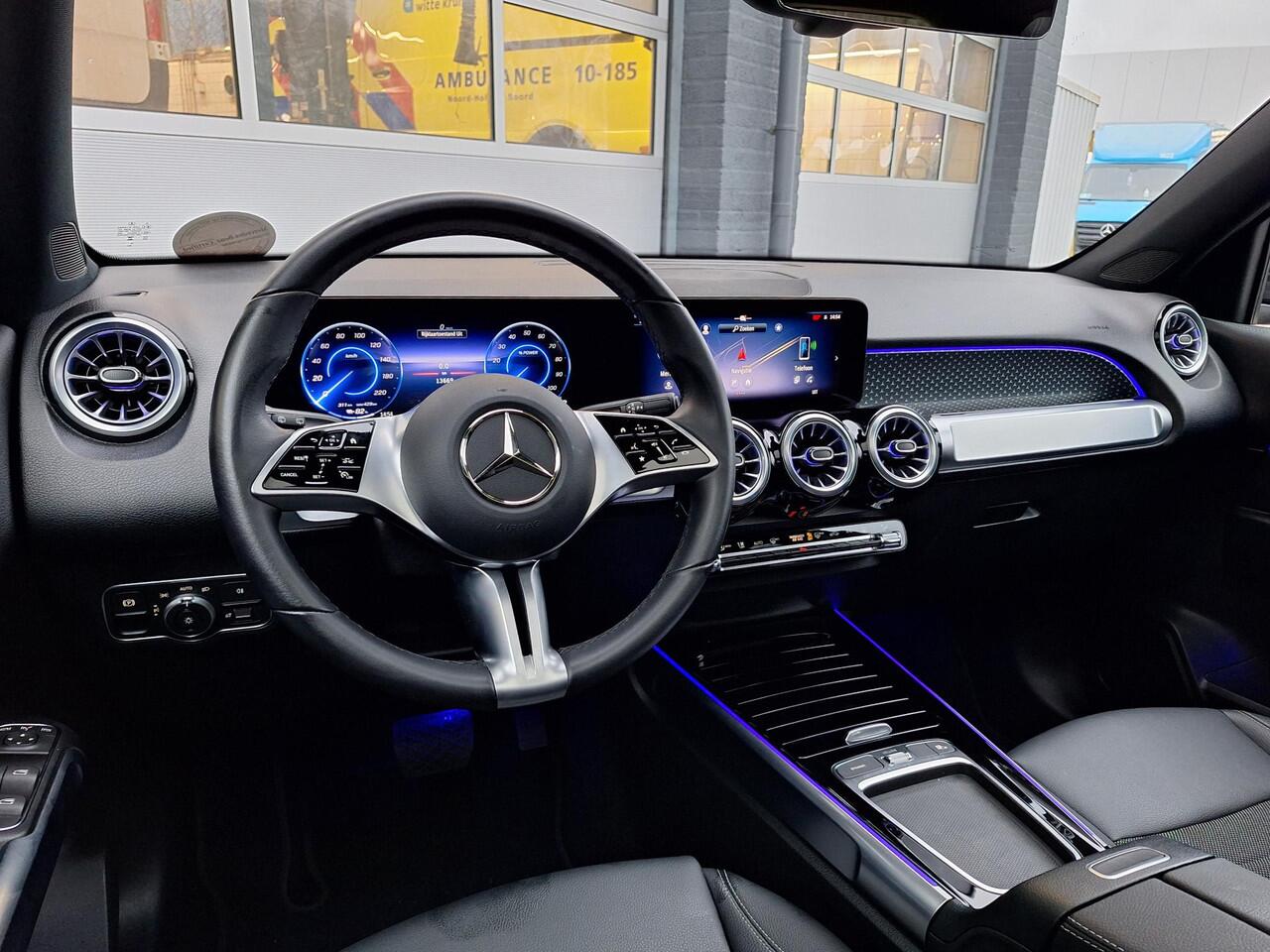 Mercedes-Benz EQB 250+ LIMITED 7-persoons 71 kWh | Panoramadak | Achteruitrijcamera | Cruise Control | Sfeerverlichting | Stoelverwarming | Dodehoekassistentie | Elektrische achterklep