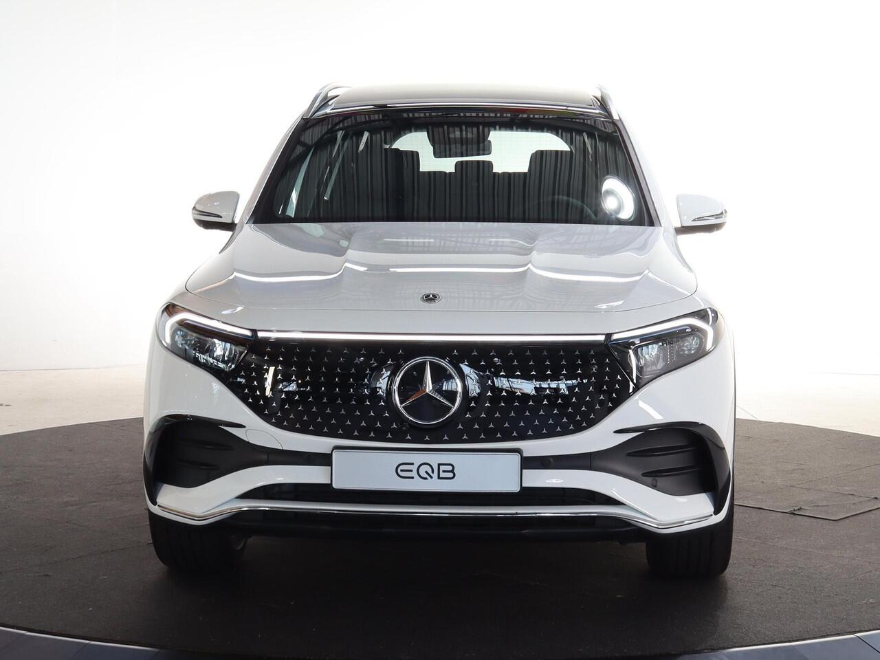 Mercedes-Benz EQB 250+ Business Solution AMG 71 kWh | Panoramadak | Trekhaak | Burmester | Memory stoelen | Head-up display | Sfeerverlichting | Winter pakket |