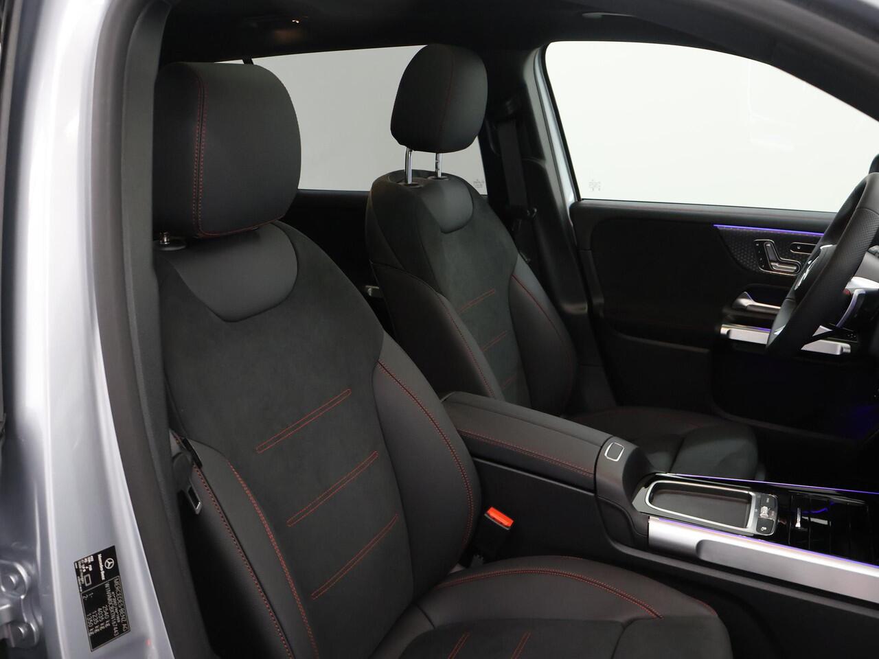 Mercedes-Benz EQB 250+ Business Solution AMG 71 kWh | Panoramaschuifdak | Dodehoekassistent | Led-Koplampen | Head-Up | Burmester |