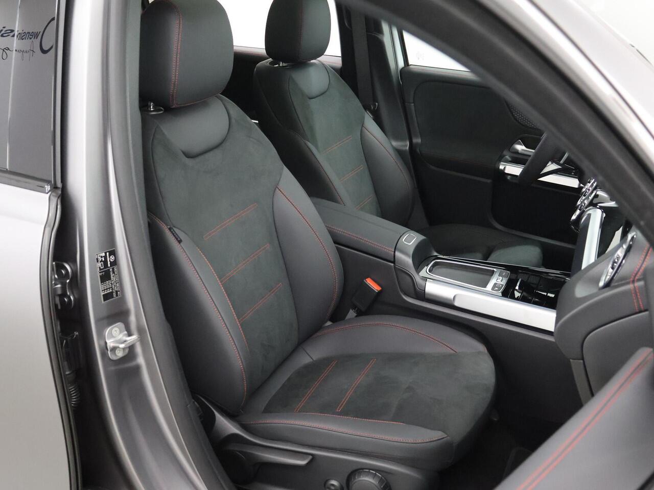 Mercedes-Benz EQB 250+ AMG Line 71 kWh | Panoramaschuifdak | Trekhaak | 360°-camera | Dodehoekassistent | Stoelverwarming voor |