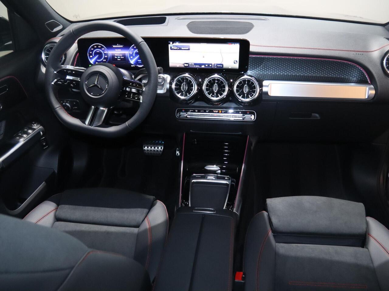 Mercedes-Benz EQB 250+ Business Solution AMG 71 kWh | Panoramaschuifdak | Dodehoekassistent | Led-Koplampen | Head-Up | Burmester |