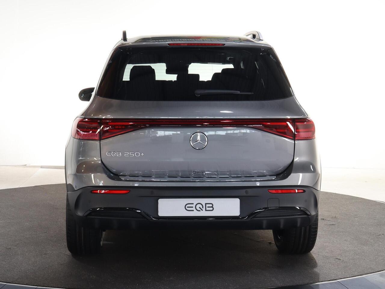 Mercedes-Benz EQB 250+ Business Solution AMG 71 kWh | Panoramaschuifdak | Dodehoekassistent | Led-Koplampen | Head-Up | Burmester |