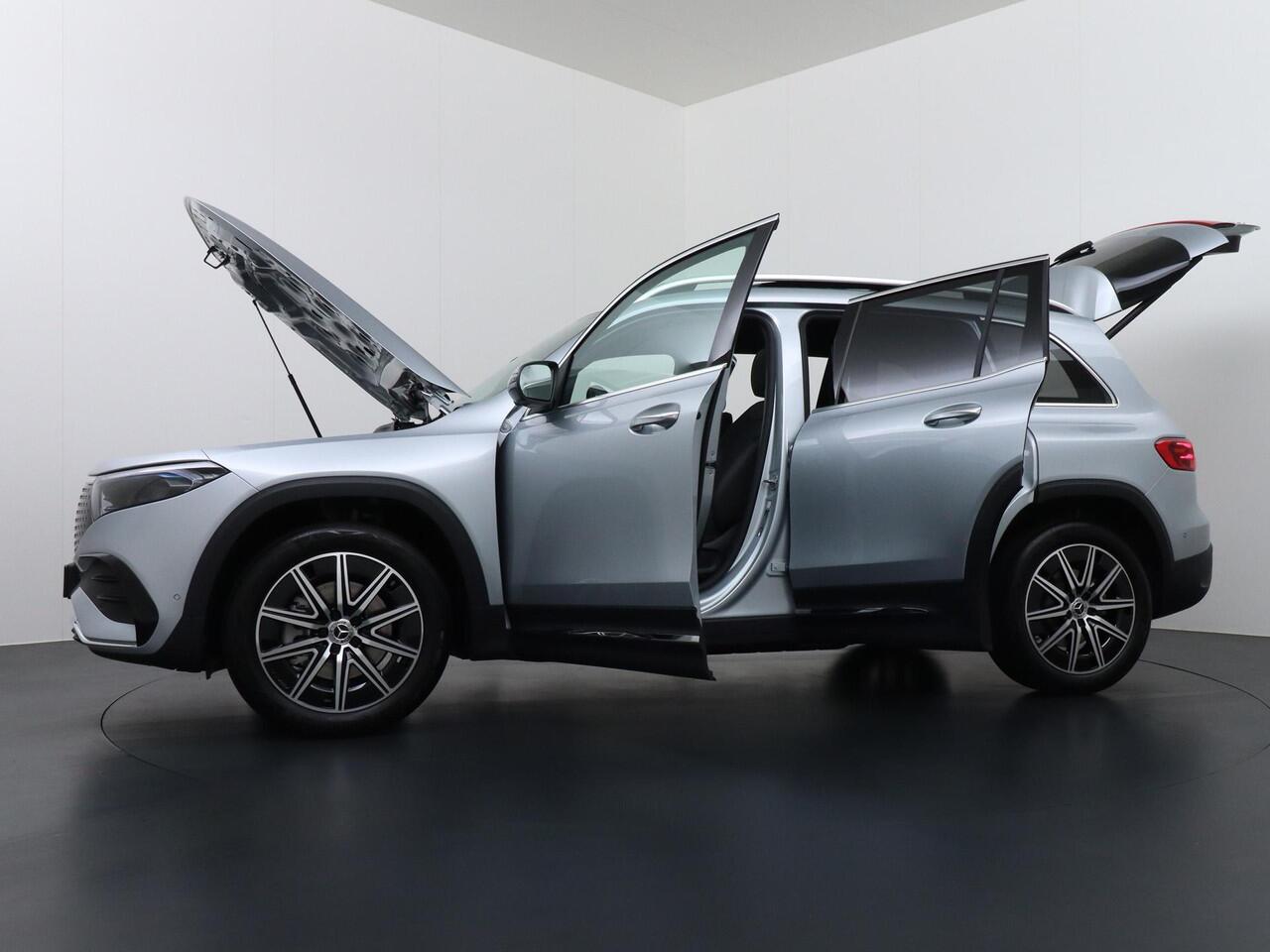 Mercedes-Benz EQB 250+ Business Solution AMG 71 kWh Accu | Memorystoelen | Apple Carplay & Android Auto | Panorama - Schuifdak | Head-Up Display | 360° Camera | Trekhaak Wegklapbaar | Burmester Surround Sound