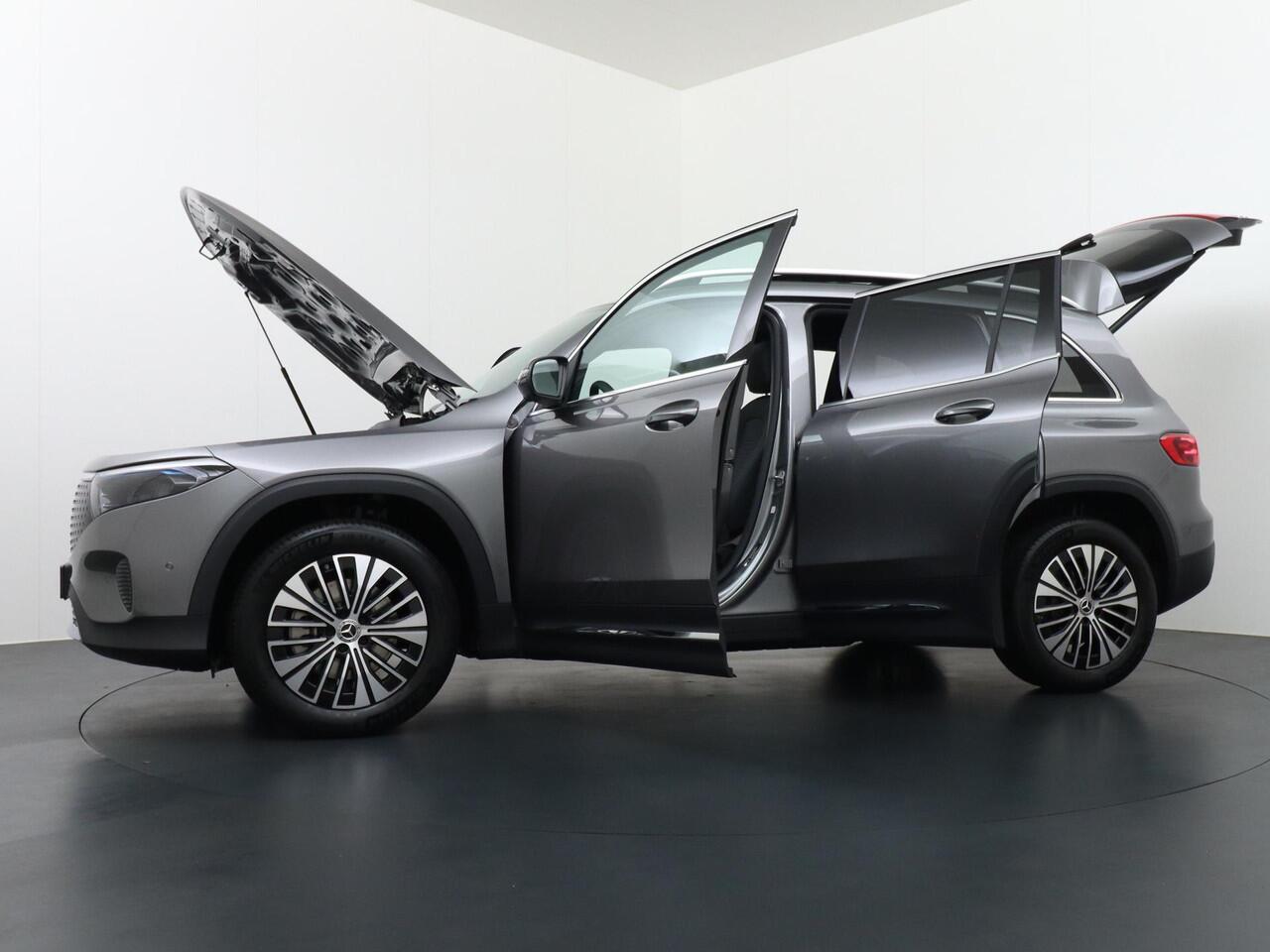 Mercedes-Benz EQB 250+ Business Solution Luxury 7pers. 71 kWh Accu | Distronic Cruise Control | Panorama - Schuifdak | 360° Camera | DAB+ Radio | Voorstoelen Verwarmd | Apple Carplay & Android Auto