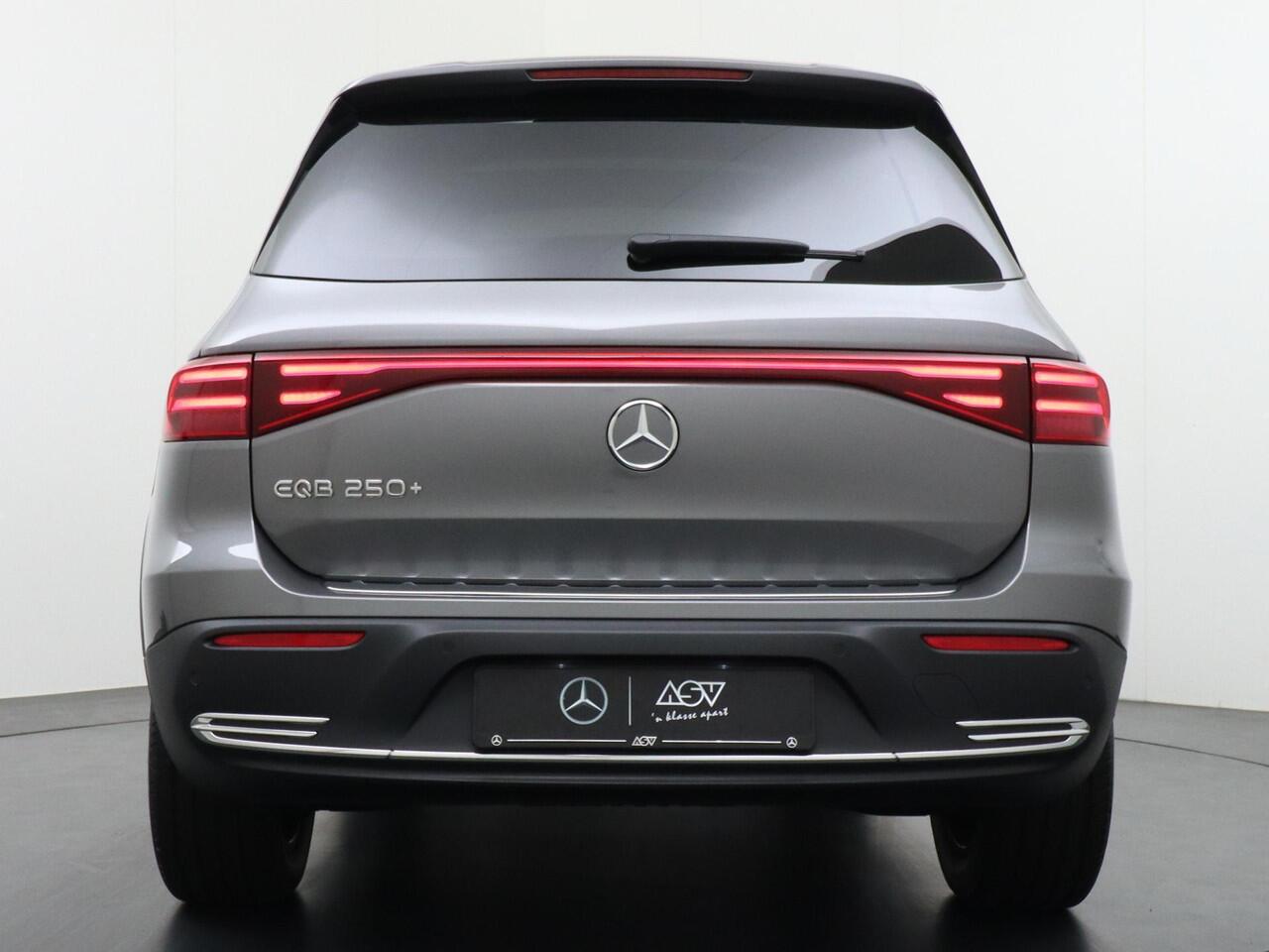 Mercedes-Benz EQB 250+ Business Solution Luxury 7pers. 71 kWh Accu | Distronic Cruise Control | Panorama - Schuifdak | 360° Camera | DAB+ Radio | Voorstoelen Verwarmd | Apple Carplay & Android Auto