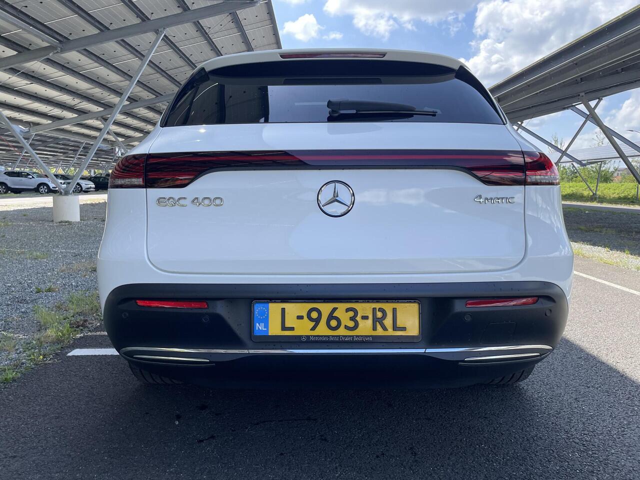 Mercedes-Benz EQC 400 4MATIC Premium Plus 80 kWh | Schuifdak | Sfeerverlichting | Rijassistentiepakket | Stoel/stuurverwarming | Parkeercamera |